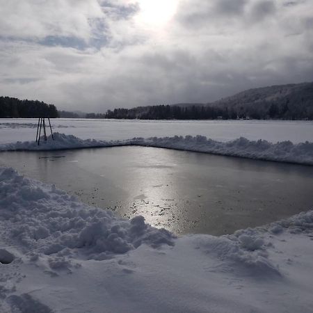 Le Nid Dore Sur Le Lac Val des Monts Exterior photo